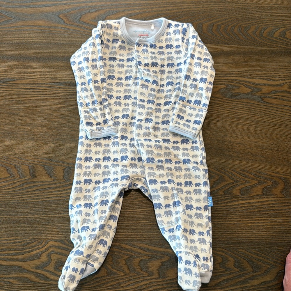 Elephant simply by magnetic me sleeper